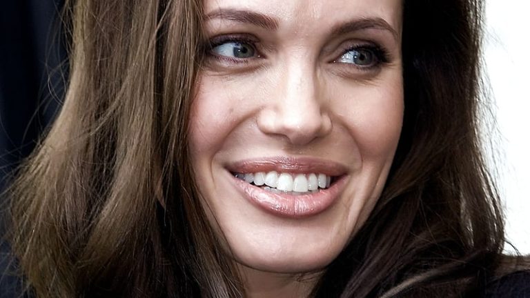 Sexy Actress Angelina Jolie – A Life in the Spotlight